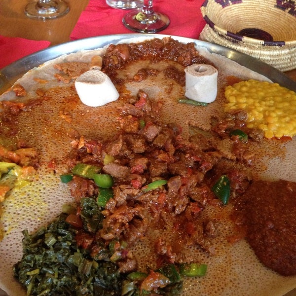8/31/2013 tarihinde Leonid C.ziyaretçi tarafından Lalibela Ethiopian Restaurant'de çekilen fotoğraf