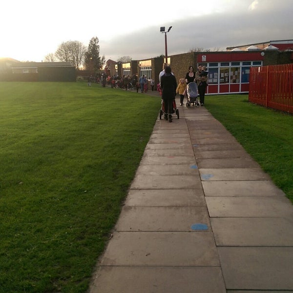 School runway мод School runway мод