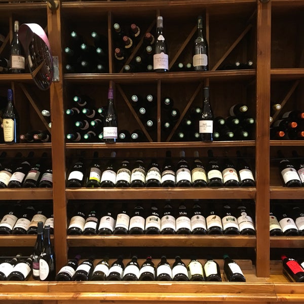 Julien de Savignac Wine Store in Paris