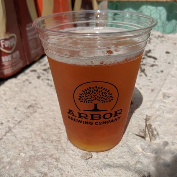 Das Foto wurde bei Arbor Brewing Company Microbrewery von Todd N. am 8/24/2019 aufgenommen