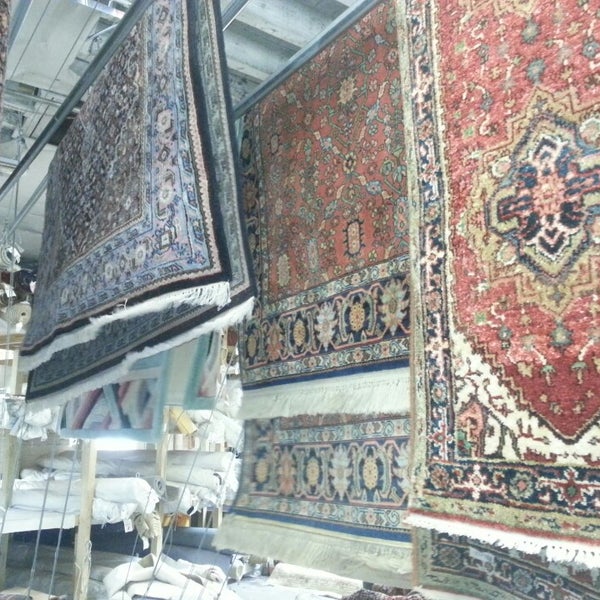 Photo taken at Flat Rate Carpet by Yogev N. on 2/26/2013