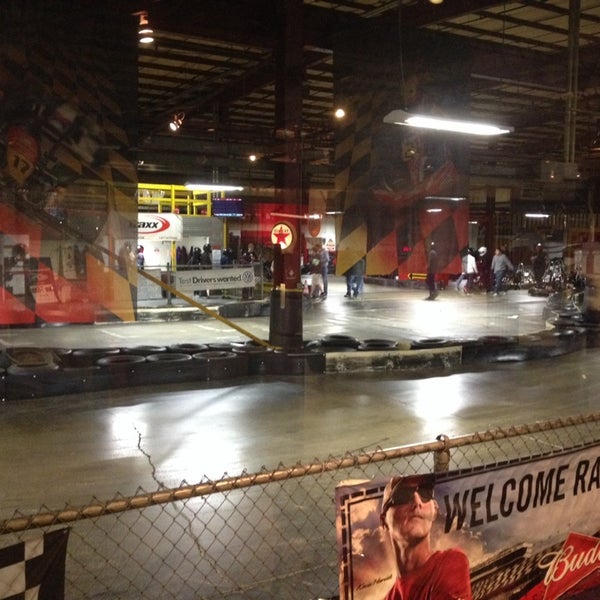 11/17/2013 tarihinde Rob W.ziyaretçi tarafından Traxx Indoor Raceway'de çekilen fotoğraf