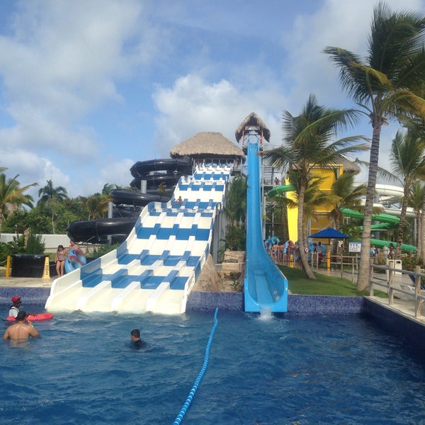 Photo taken at Memories Splash Punta Cana - All Inclusive by Samuel S. on 7/8/2015