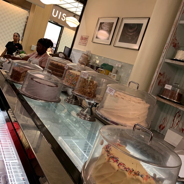 Photo taken at Magnolia Bakery by Debora J. on 1/6/2019