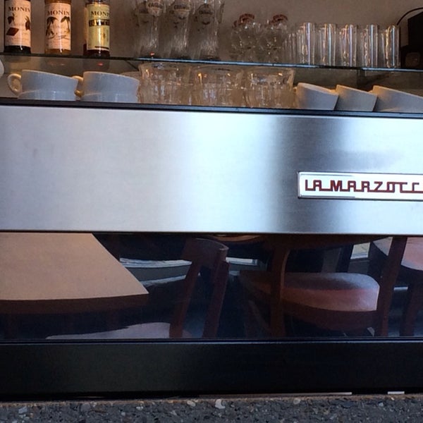 2/15/2014 tarihinde Cristiano G.ziyaretçi tarafından Urban Espresso Bar West'de çekilen fotoğraf
