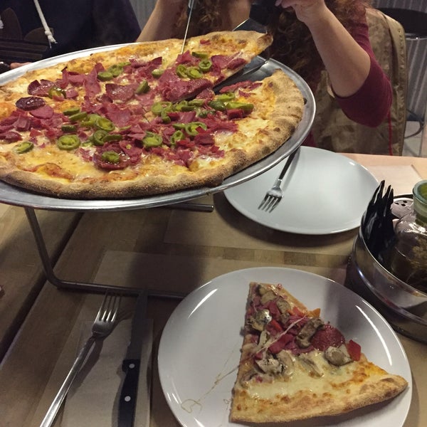 1/1/2017 tarihinde Eda M.ziyaretçi tarafından Pizza Moda'de çekilen fotoğraf