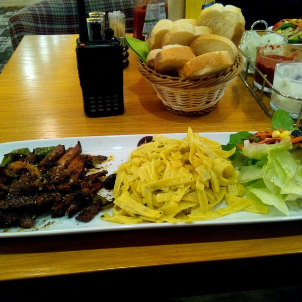 Foto tirada no(a) Grill Hane Cafe &amp; Restaurant por ... em 11/23/2014