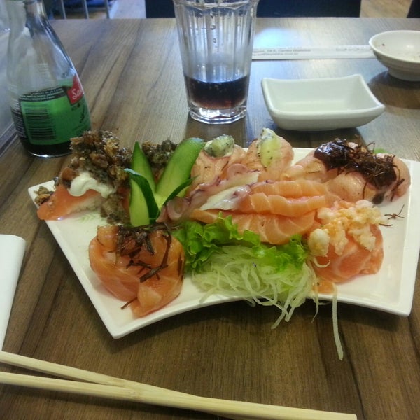 10/31/2014 tarihinde Ramona G.ziyaretçi tarafından Sushi Seninha'de çekilen fotoğraf