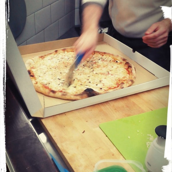 Foto scattata a Tomasso - New York Pizza da Gi S. il 4/1/2014