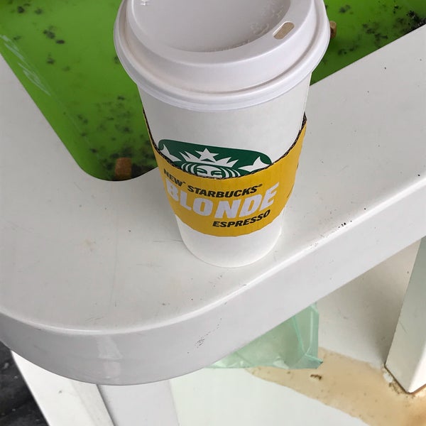 Foto scattata a Starbucks da Annegien D. il 2/10/2019