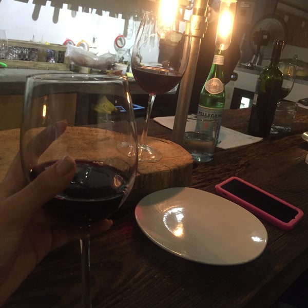 6/1/2016에 Aurora J.님이 CRU Wine &amp; Deli에서 찍은 사진