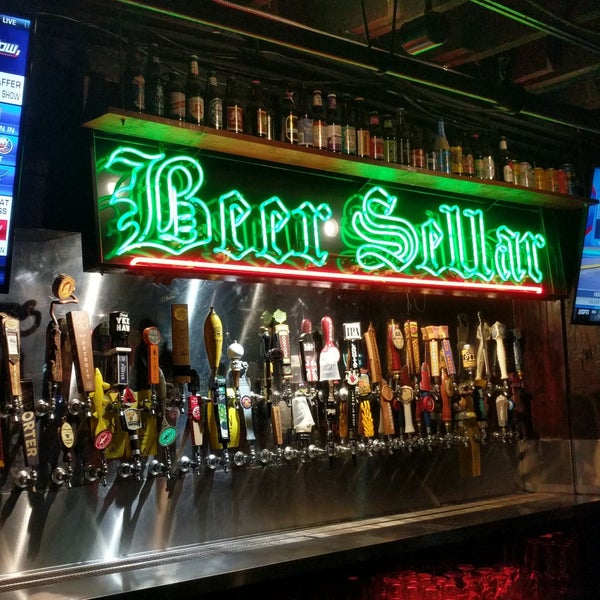 รูปภาพถ่ายที่ Beer Sellar โดย Dallas T. เมื่อ 1/3/2019