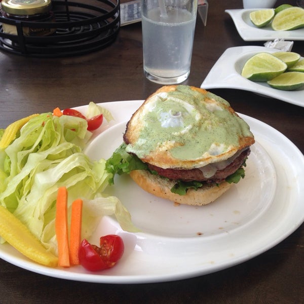 Photo taken at The Hamburger Club Pedregal by Jose H. on 6/28/2014
