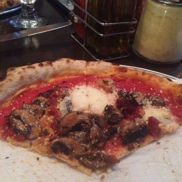 Снимок сделан в BUILD Pizzeria пользователем Julie G. 4/5/2014