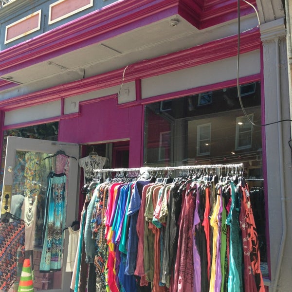 รูปภาพถ่ายที่ Urban Princess Boutique โดย Sara เมื่อ 6/4/2013