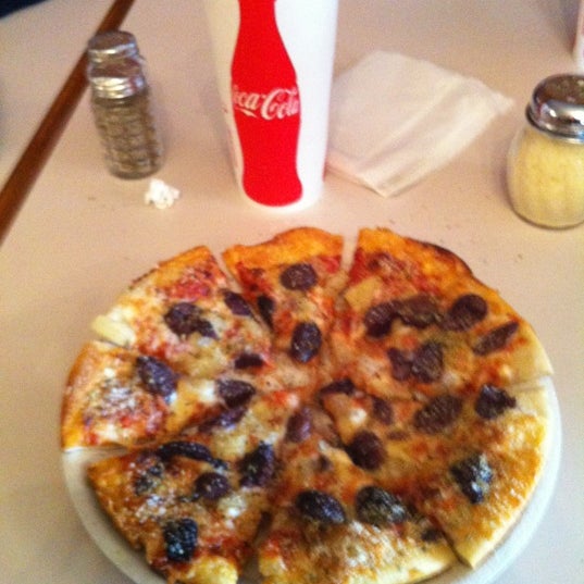 รูปภาพถ่ายที่ Pizza by Alex โดย Chris P. เมื่อ 10/7/2012
