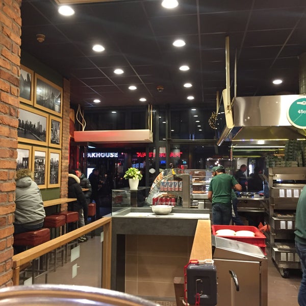 12/7/2017 tarihinde Carlos C.ziyaretçi tarafından New York Pizza'de çekilen fotoğraf