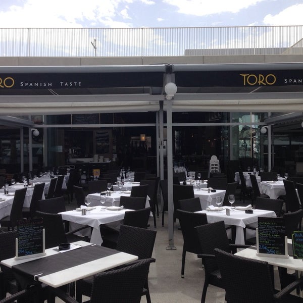 Foto tomada en Restaurante Toro Muelle Uno  por Mark H. el 7/17/2014