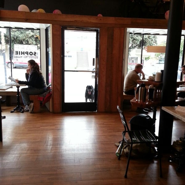 รูปภาพถ่ายที่ Cafe Sophie โดย Amanda I. เมื่อ 3/7/2013