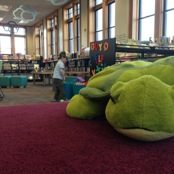 Mattoon Public Library Mattoon'da Kütüphane