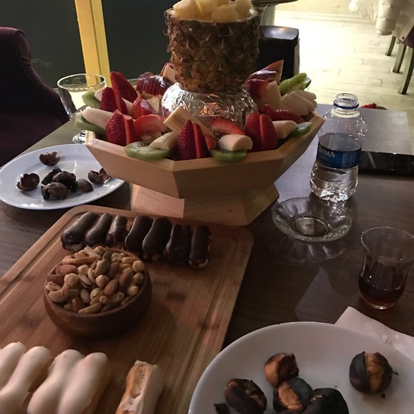 Foto diambil di Siyabo Cafe &amp; Restaurant oleh Tolga pada 2/22/2017