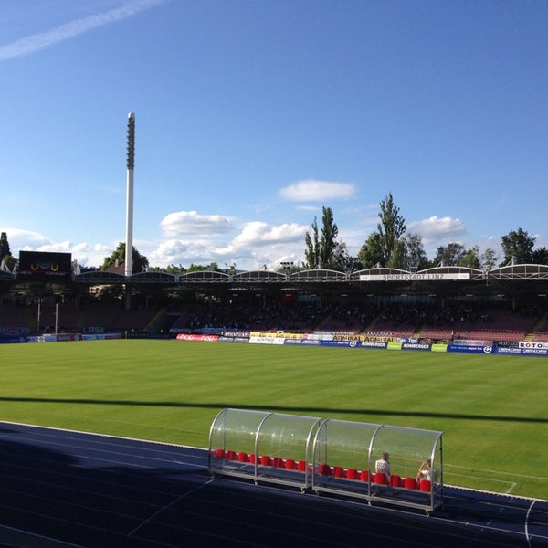 Foto tirada no(a) Gugl - Stadion der Stadt Linz por Thomas E. em 6/5/2014