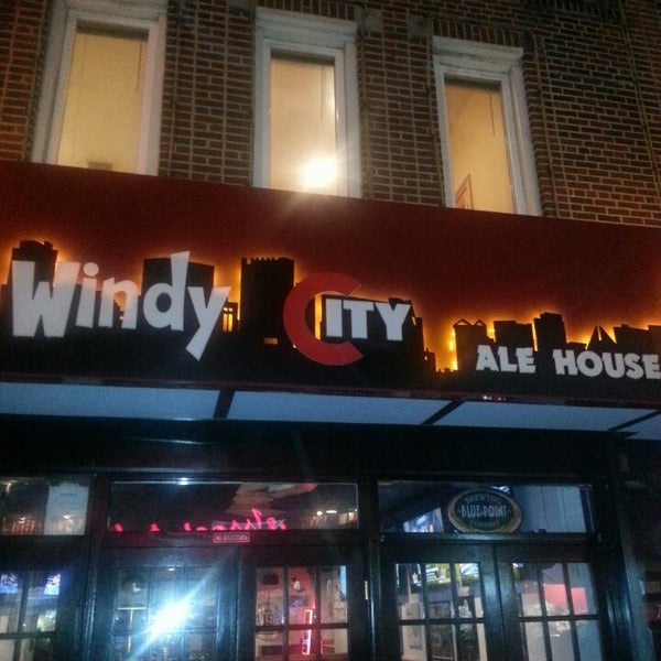 รูปภาพถ่ายที่ Windy City Ale House โดย Jason W. เมื่อ 2/24/2013