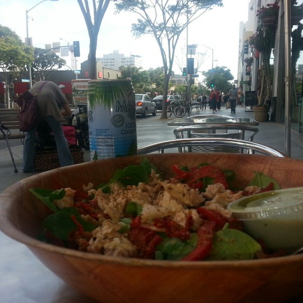 Photo taken at California Monster Salads by Eddy L. on 5/10/2013