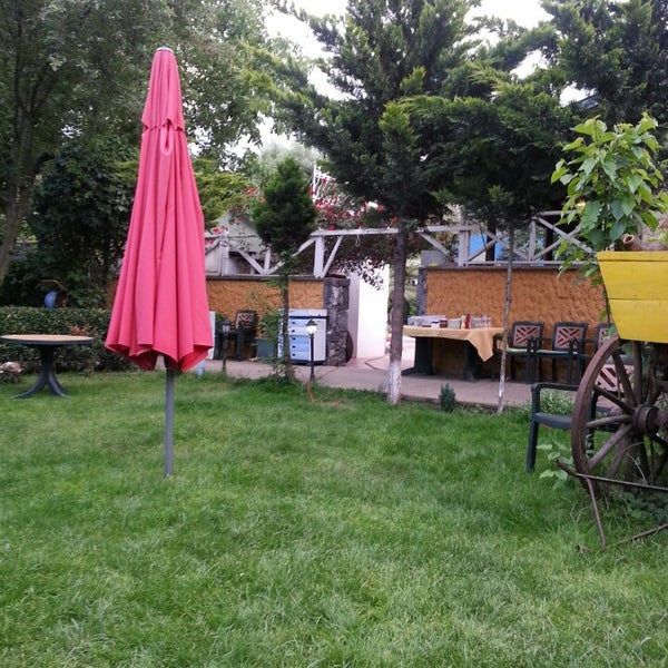 Das Foto wurde bei Noname Cafe Restaurant von Ayşegül K. am 5/17/2014 aufgenommen