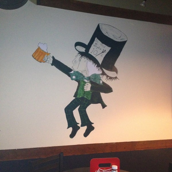 รูปภาพถ่ายที่ Mad Hatter Brew Pub โดย Lenny L. เมื่อ 9/7/2013