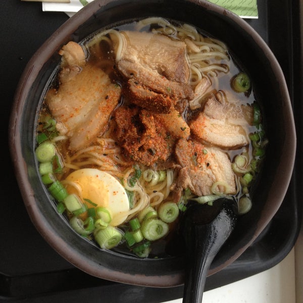 รูปภาพถ่ายที่ Noodle Bar โดย Yibin C. เมื่อ 4/26/2013