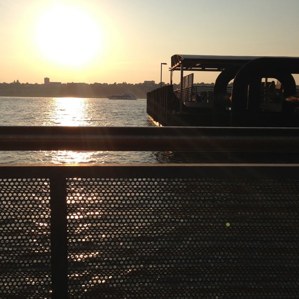 ny-waterway-ferry-terminal-midtown-boat-or-ferry-in-hell-s-kitchen