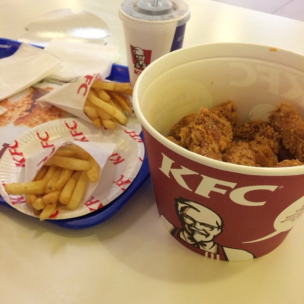 รูปภาพถ่ายที่ KFC โดย 🖖🏻(👁👃🏻👁) เมื่อ 4/16/2014
