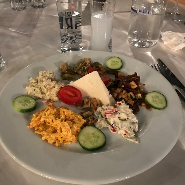 Снимок сделан в Baob Lunch &amp; Dinner пользователем H@yriye 11/30/2019