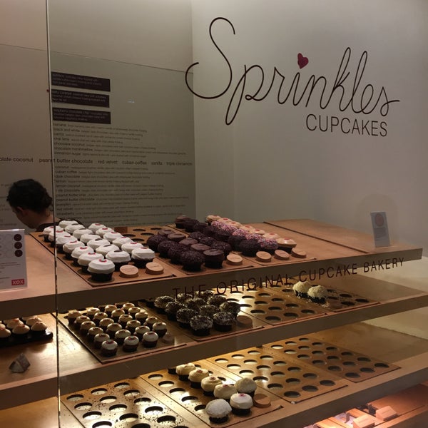 Photo taken at Sprinkles Newport Beach Cupcakes by anh v. on 2/8/2016
