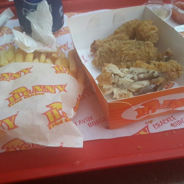 Photo taken at Henny Fried Chicken by _________ _. on 3/20/2014