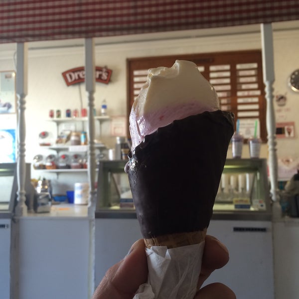 Scoops Ice Cream Parlor Ice Cream Parlor in Pismo Beach