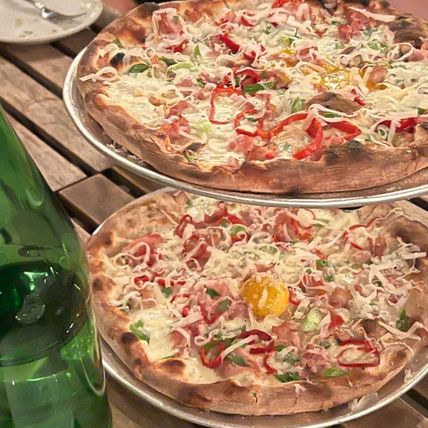 Foto tirada no(a) Ogliastro Pizza Bar por adele m. em 5/5/2022