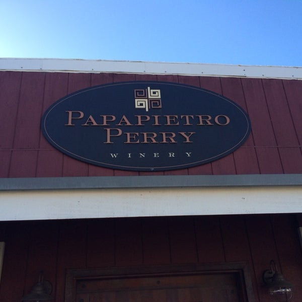 Das Foto wurde bei Papapietro Perry Winery von Erin D. am 1/25/2014 aufgenommen