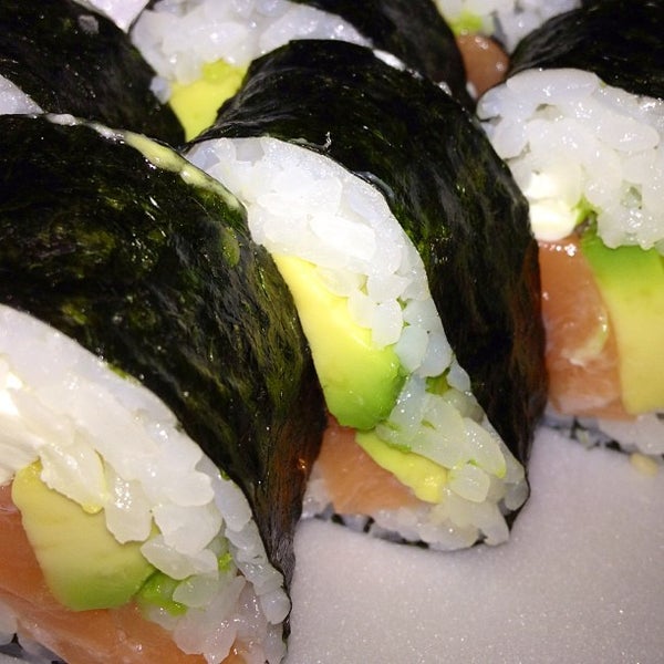 Foto tomada en Nami Sushi  por BigMouthGirlz el 7/25/2013