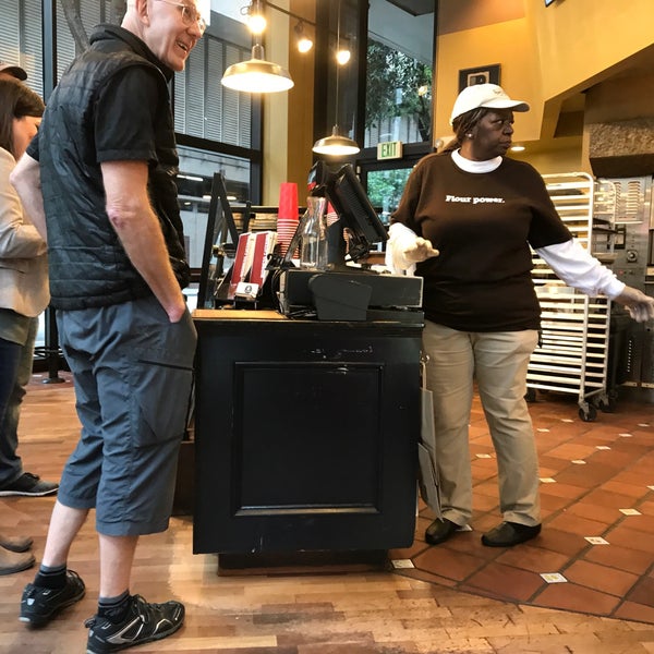 Das Foto wurde bei Specialty’s Café &amp; Bakery von William W. am 1/16/2018 aufgenommen