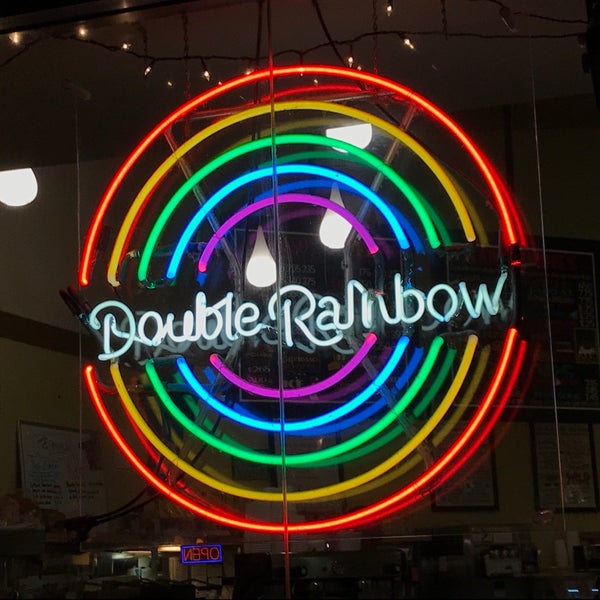 1/30/2018 tarihinde William W.ziyaretçi tarafından Double Rainbow Cafe'de çekilen fotoğraf