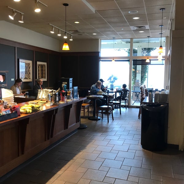 Photo taken at Peet&#39;s Coffee &amp; Tea by William W. on 11/18/2018