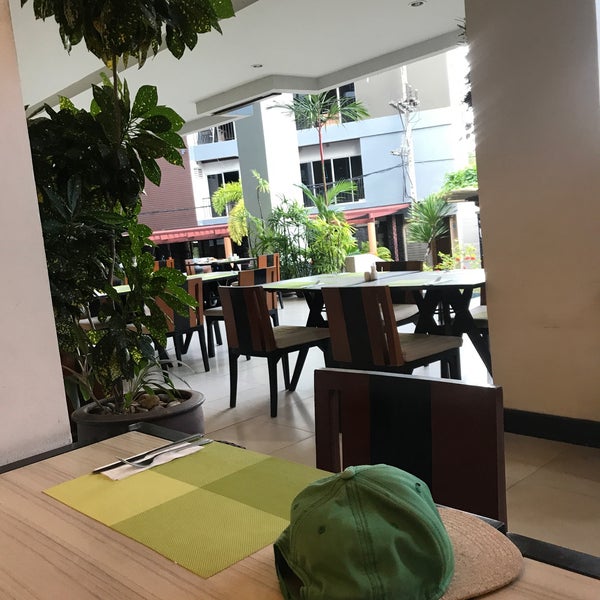 รูปภาพถ่ายที่ Andakira Hotel Phuket โดย Артур П. เมื่อ 11/3/2019