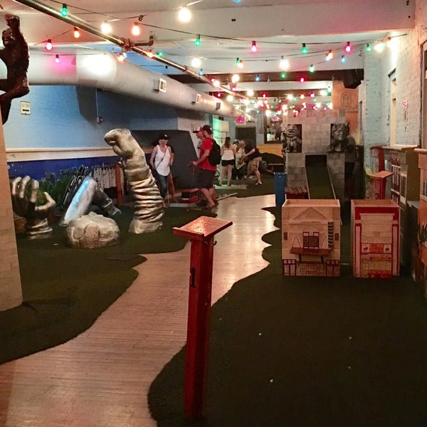 Fun spot for more than just drinks! Check out the 9-hole mini golf, skee ball and roof space. If you like sweets, there's an awesome pie place next door.