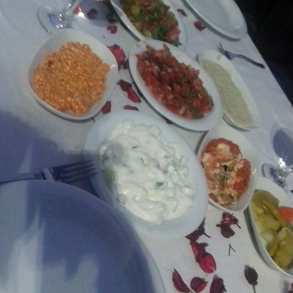 Снимок сделан в Kolcuoğlu Restaurant пользователем ceren s. 3/18/2018