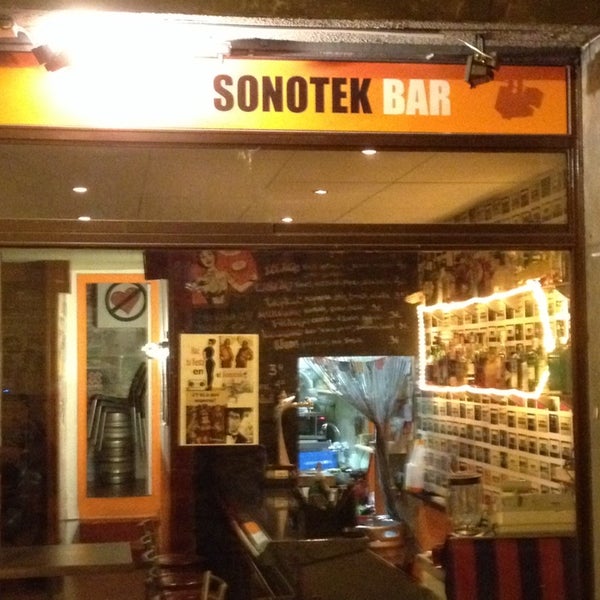 3/27/2014 tarihinde Ivor L.ziyaretçi tarafından Sonotek Bar'de çekilen fotoğraf
