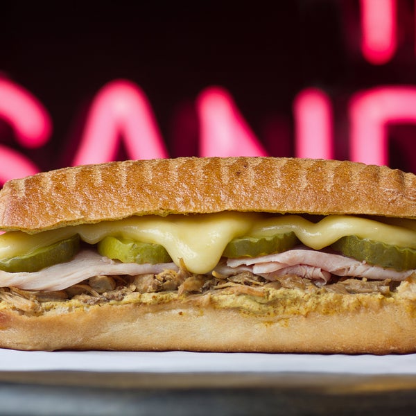 11/13/2014 tarihinde The Sandwich Shopziyaretçi tarafından The Sandwich Shop'de çekilen fotoğraf