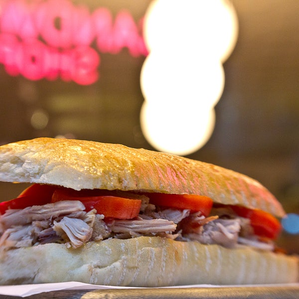 Das Foto wurde bei The Sandwich Shop von The Sandwich Shop am 11/13/2014 aufgenommen