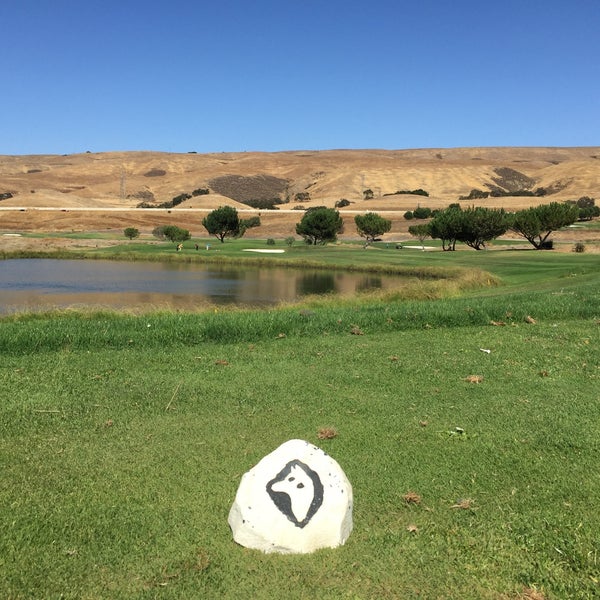 Foto diambil di Coyote Creek Golf Club oleh Ari J. pada 10/5/2015